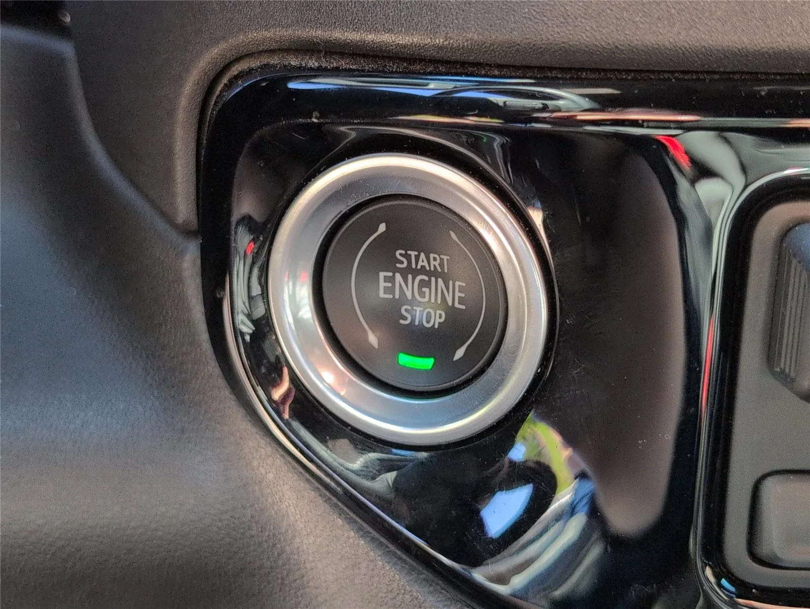 Used 2024 Summit White Chevrolet High Country image 22