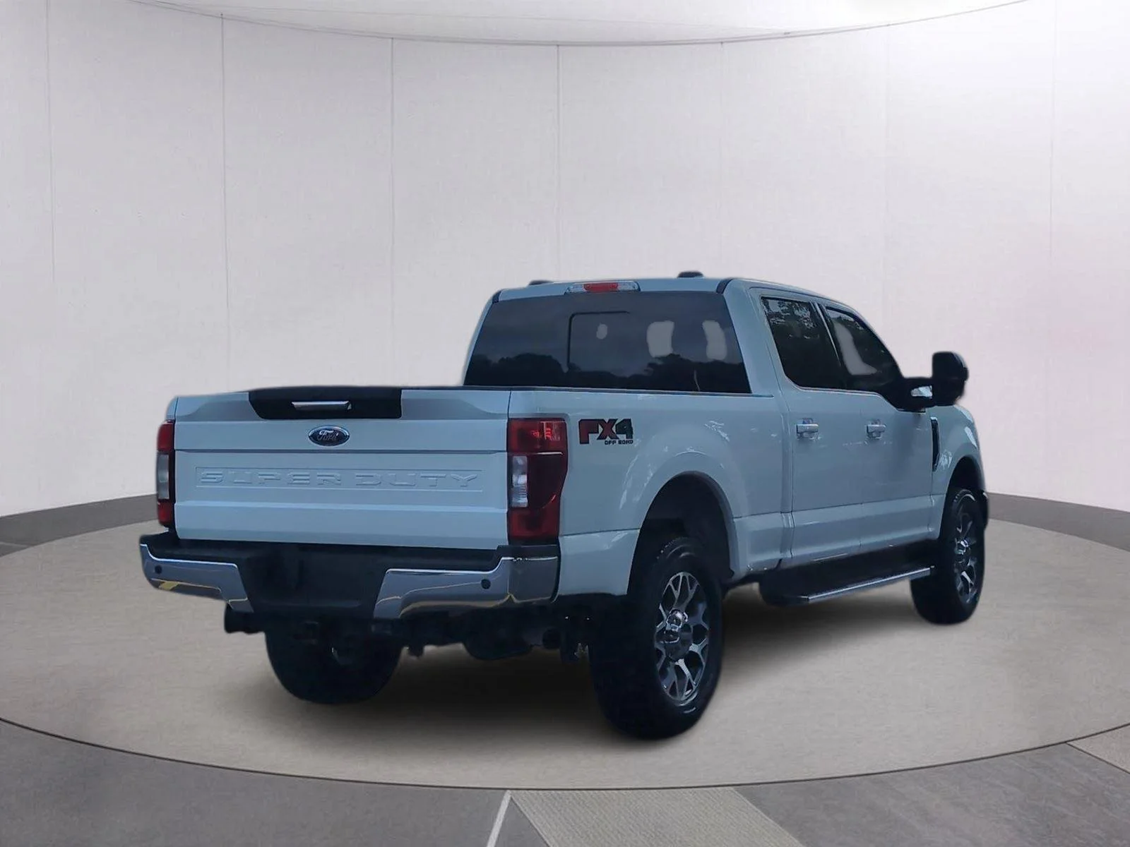 Used 2022 Star White Metallic Tri-Coat Ford Lariat image 6