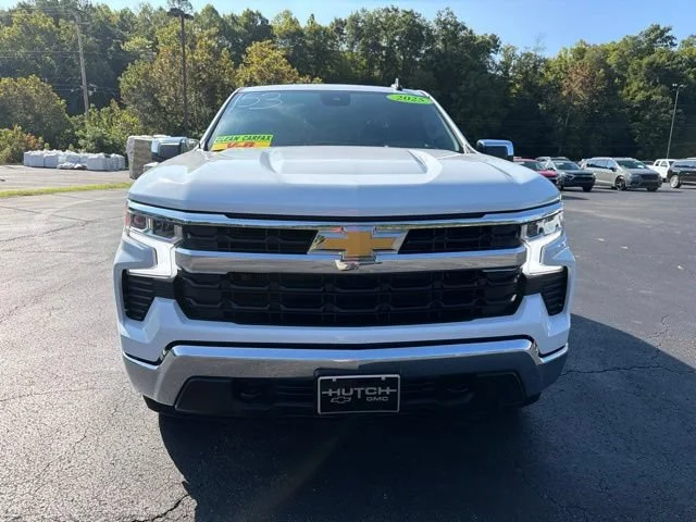 Used 2025 Summit White Chevrolet LT image 7