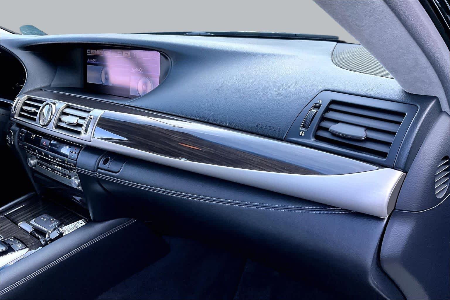 Used 2014 Obsidian Lexus L image 18