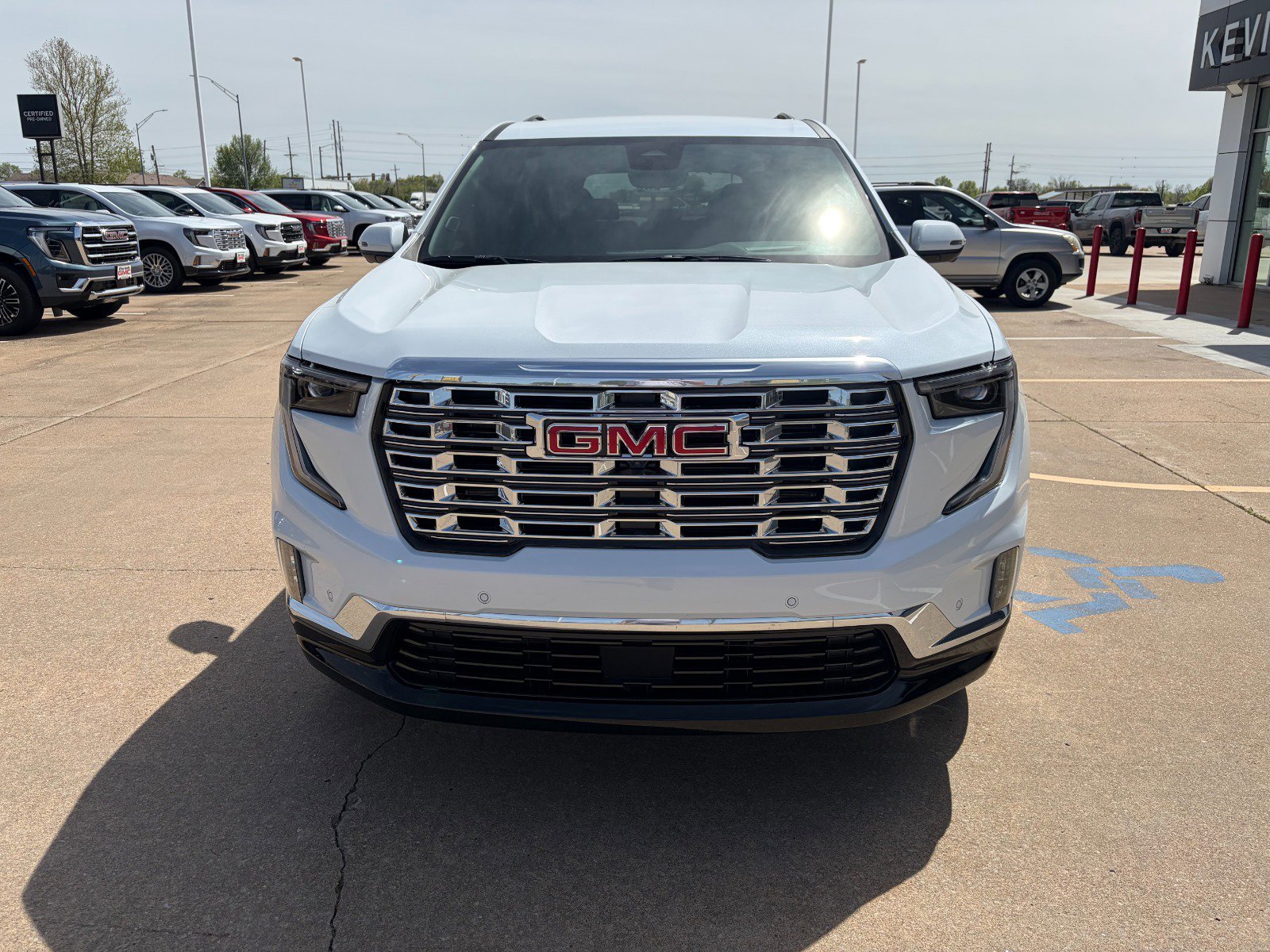 2026 GMC Acadia Denali - Photo 2