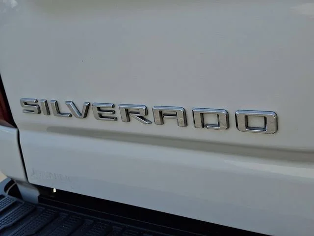 Used 2023 Iridescent Pearl Tricoat Chevrolet High Country image 32