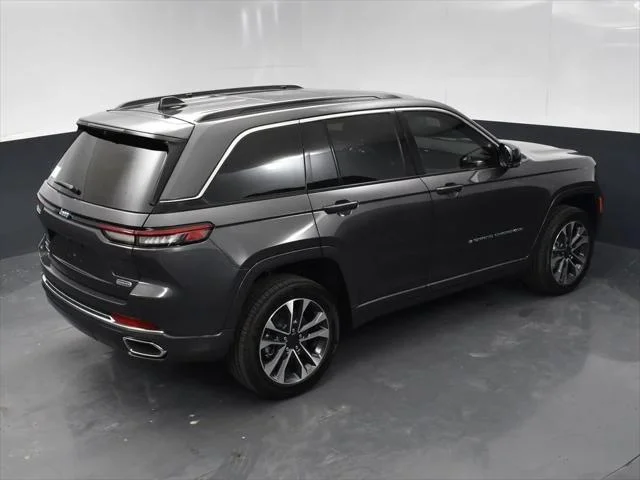 New 2024 Baltic Gray Metallic Clear-Coat Exterior Paint Jeep Overland image 43