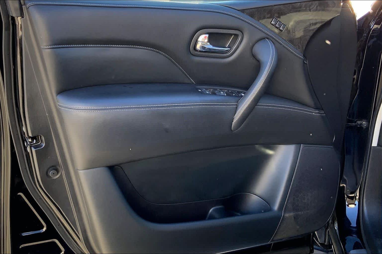 Used 2020 Black Obsidian INFINITI LUXE image 19
