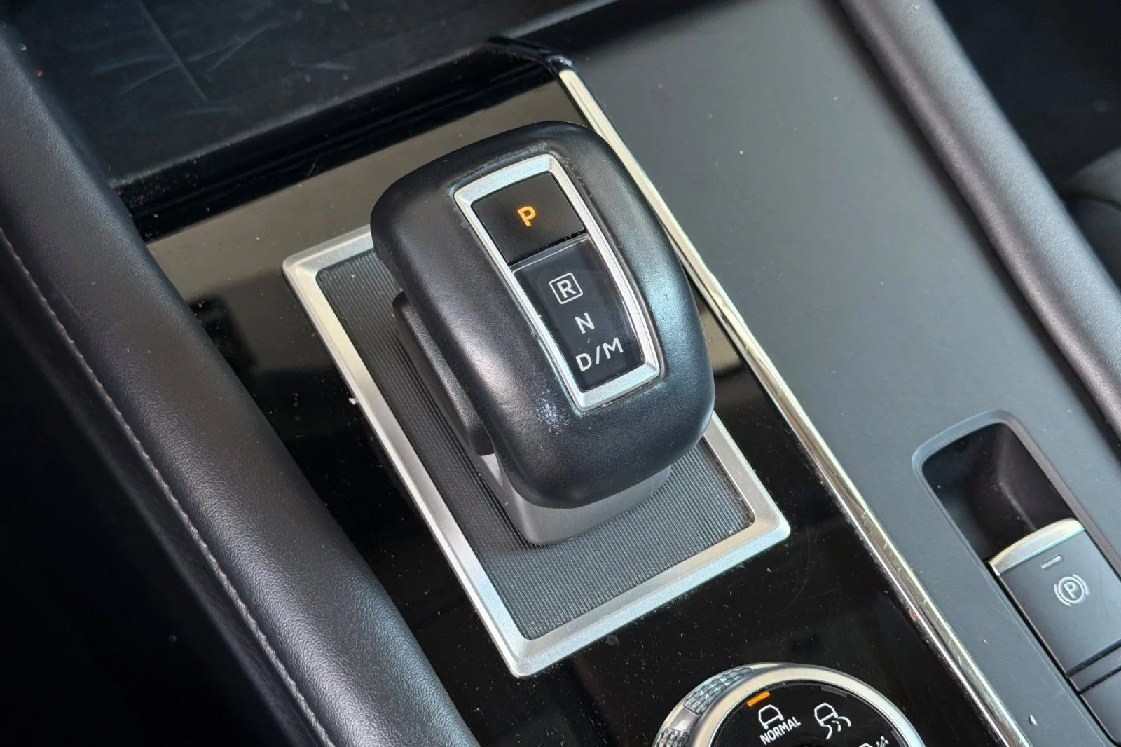 Used 2024  Mitsubishi SE image 25