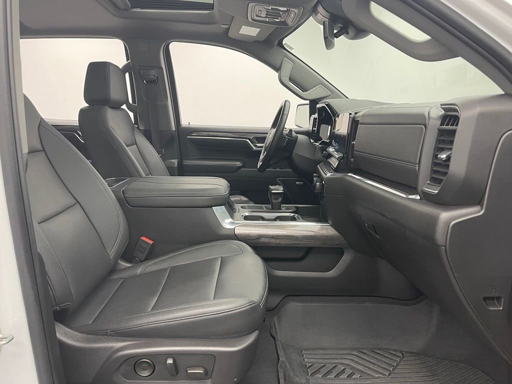 Used 2024 Summit White Chevrolet LTZ image 33