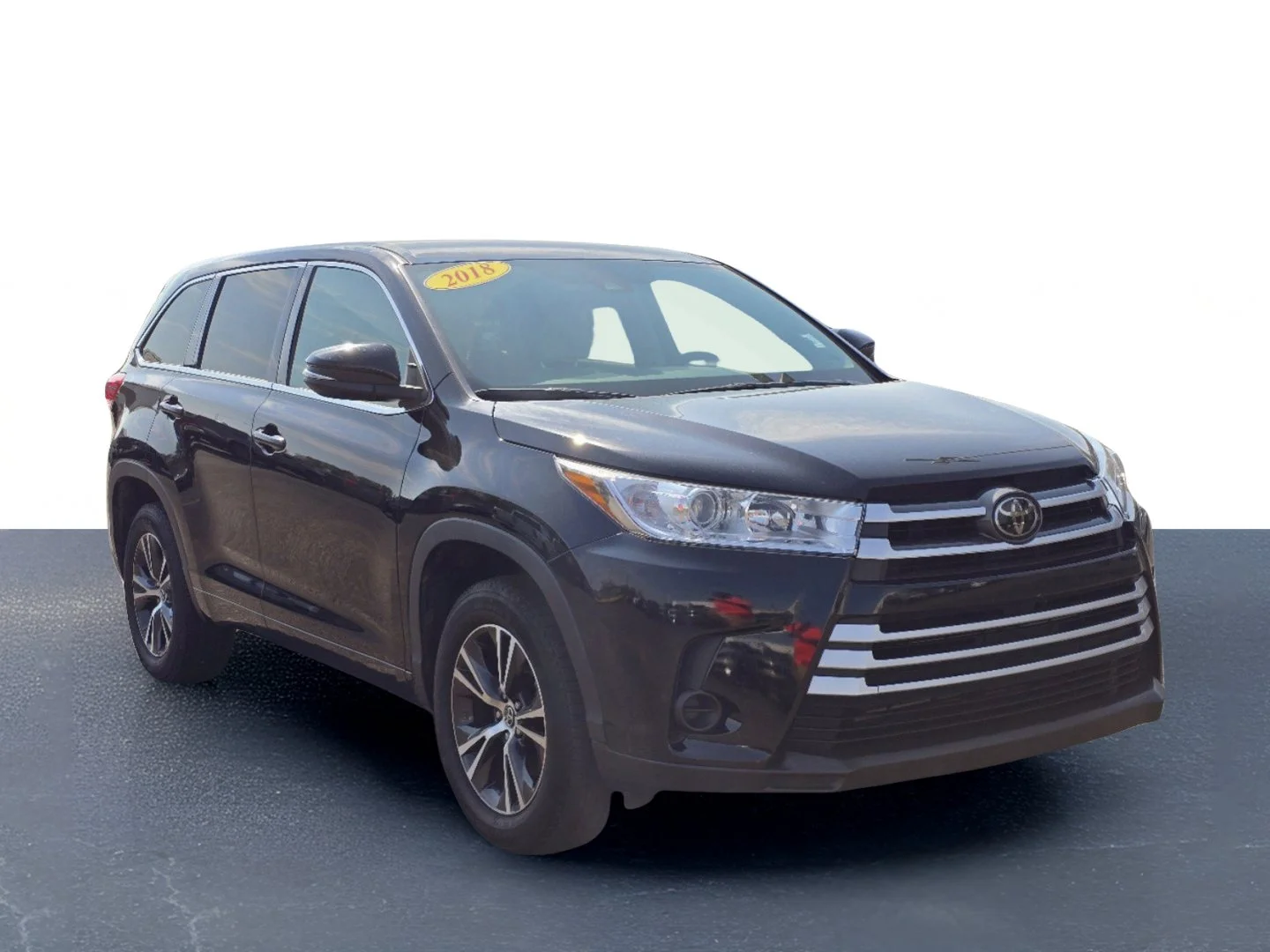 Used 2018 Midnight Black Metallic Toyota LE image 3