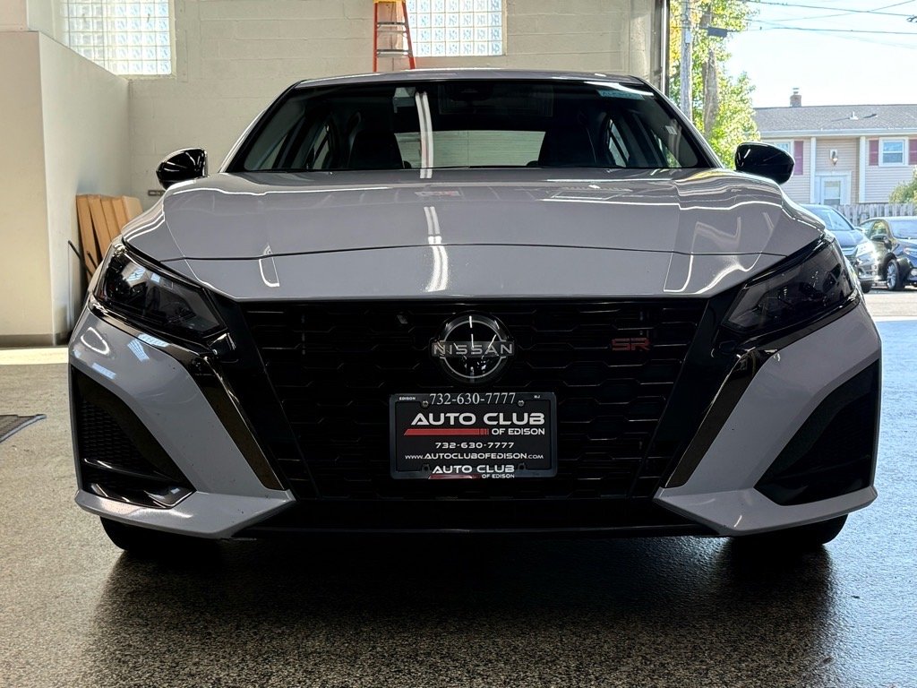 2024 Nissan Altima SR photo 2