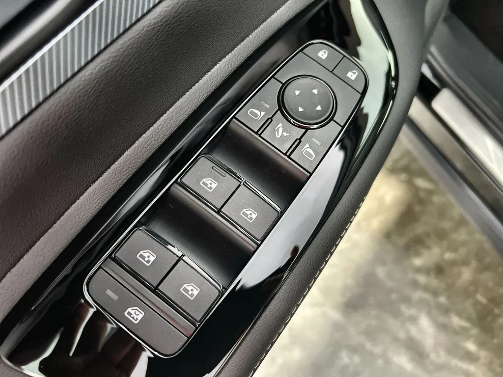 New 2026 Super Black Nissan Platinum image 15
