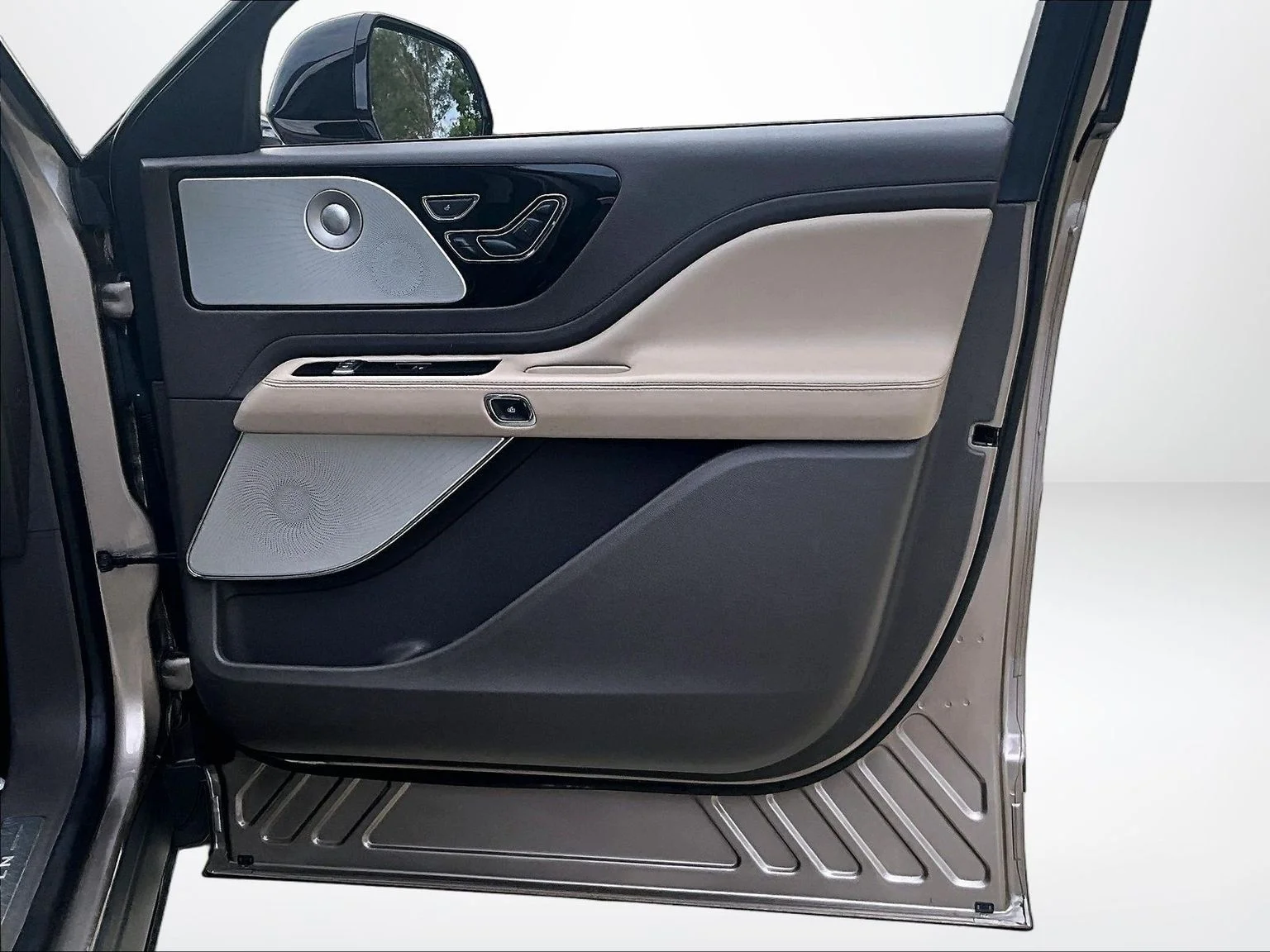 Used 2020 Beige Lincoln Reserve image 23