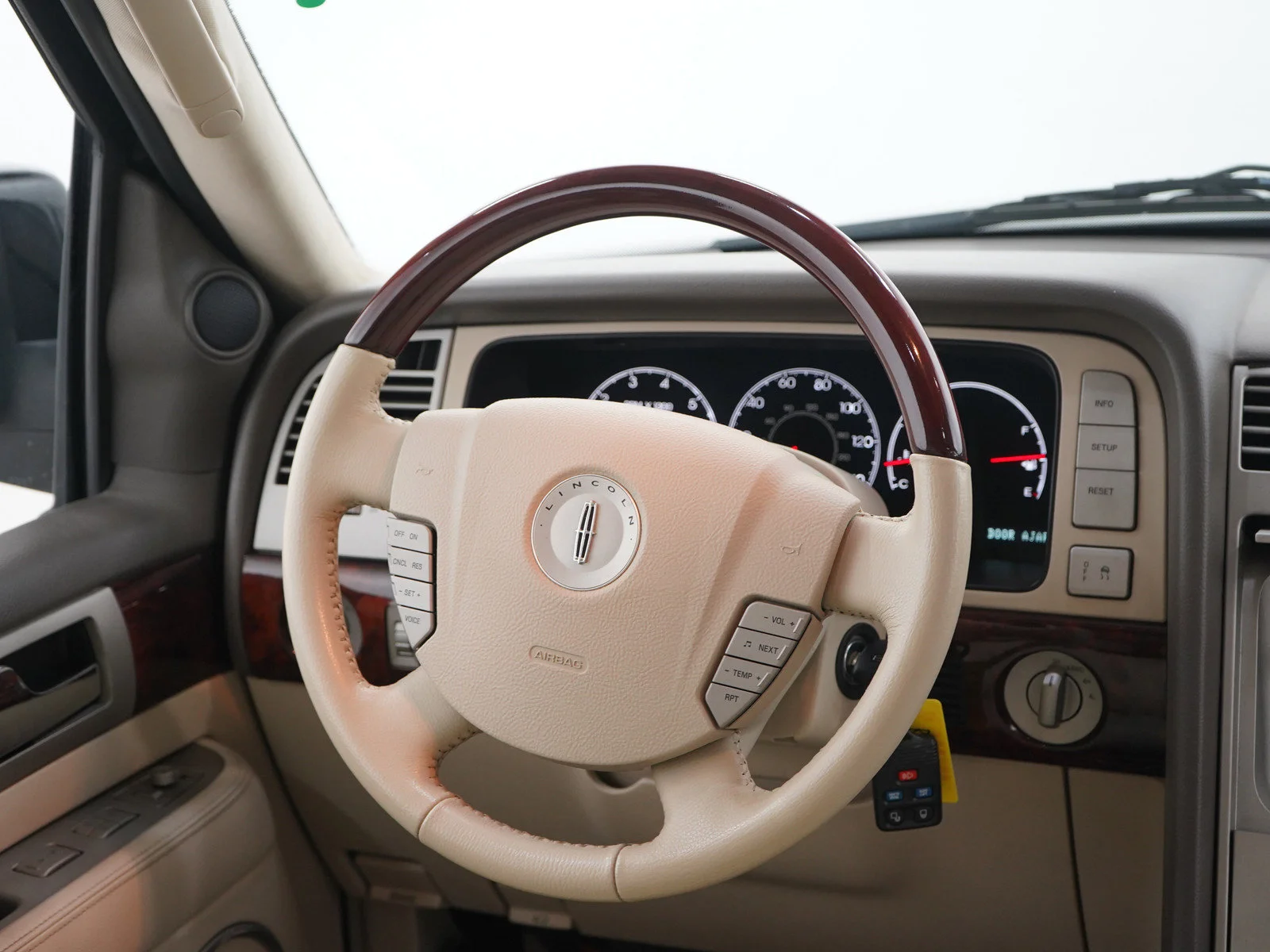 Used 2004 Black Clearcoat Lincoln Ultimate image 15