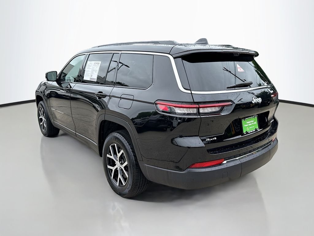 Used 2025 Diamond Black Crystal Pearlcoat Jeep Limited image 5