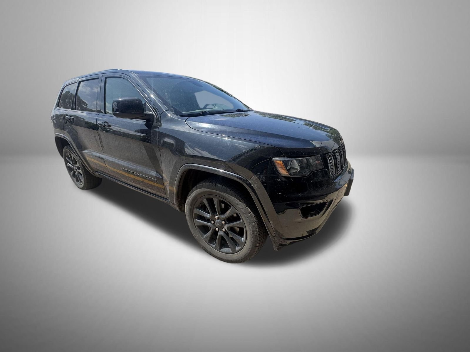 Used 2018 Black Jeep Altitude image 3