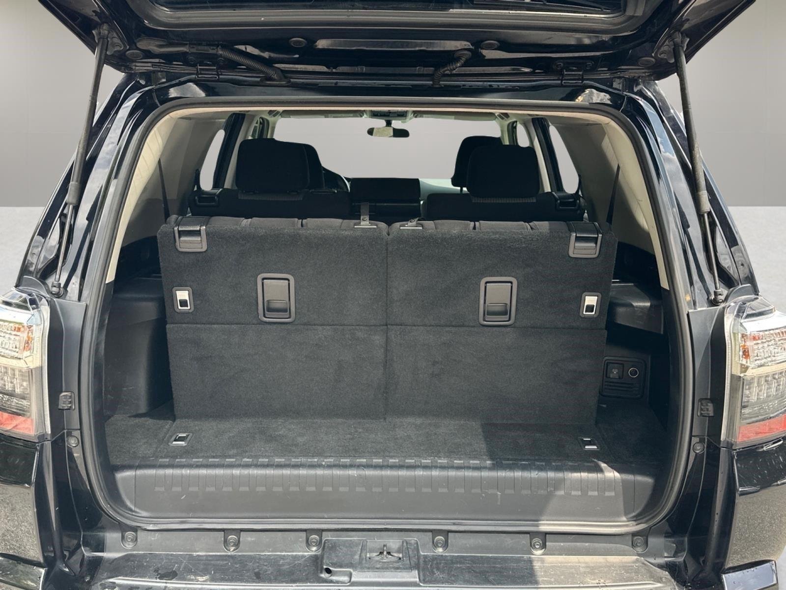 Used 2019 Midnight Black Metallic Toyota SR5 image 5