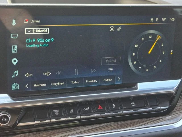 Used 2025 White Chevrolet LT image 27