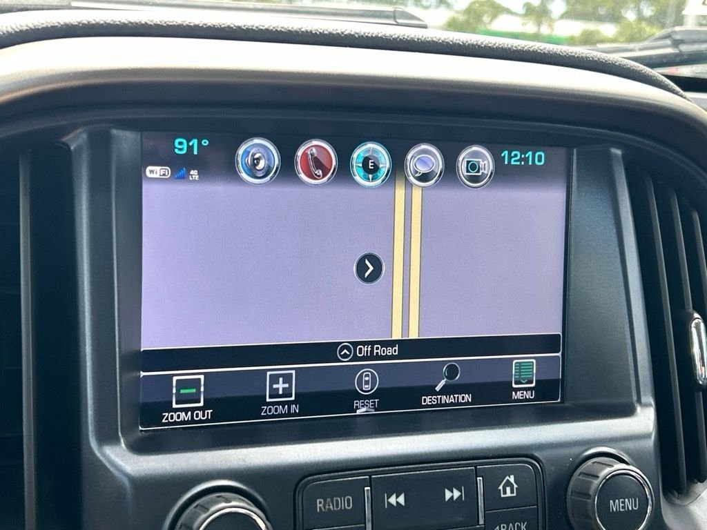 Used 2018 White Chevrolet Z71 image 32