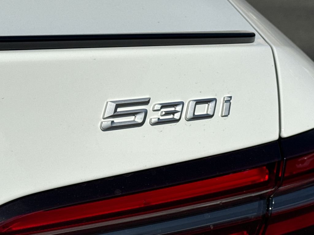 New 2027 Alpine White BMW 530i image 9