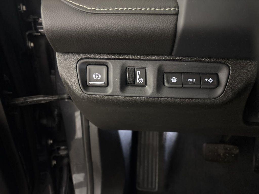 Used 2023 Hunter Green GMC Denali image 6