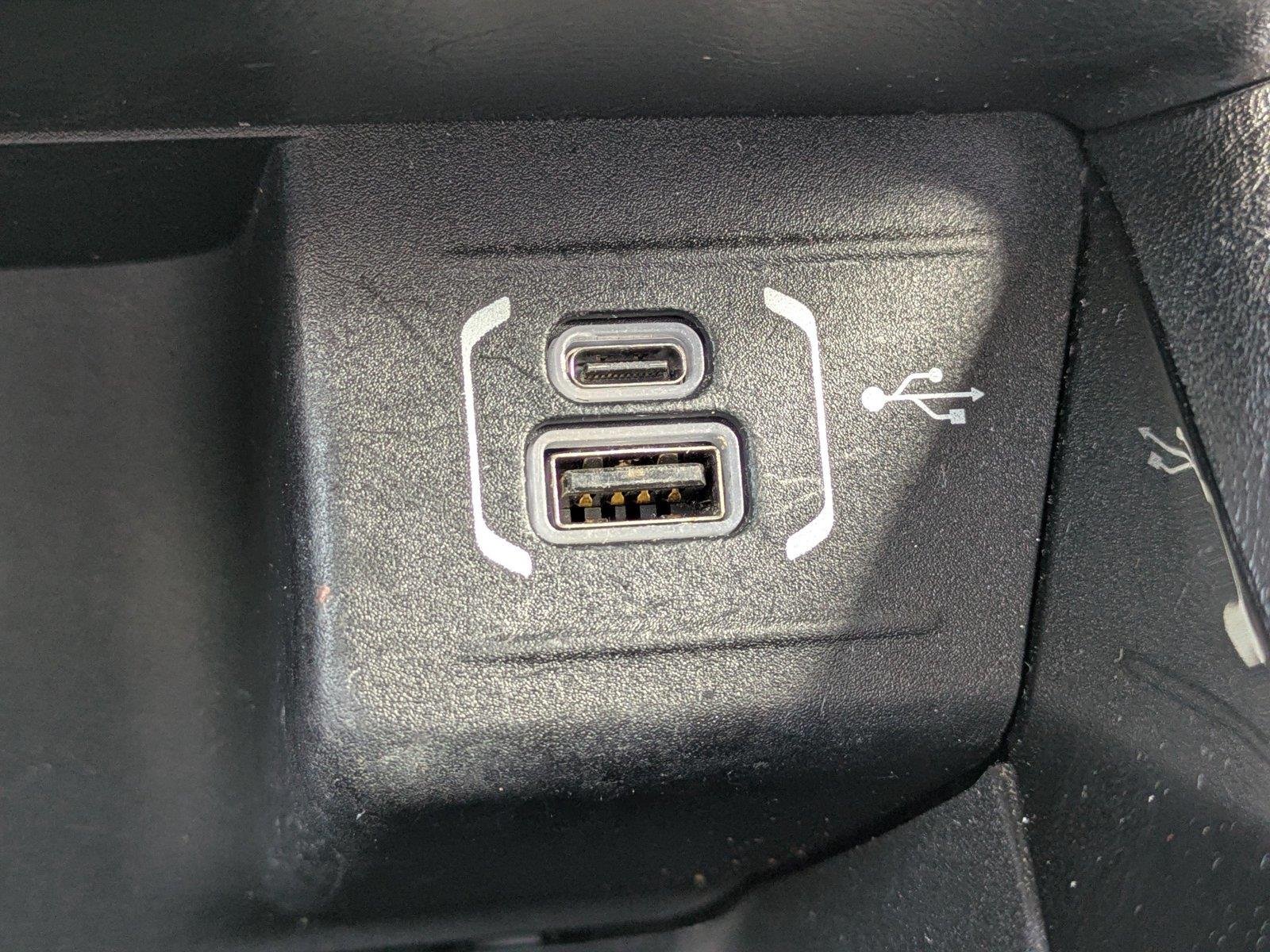 Used 2022 Diamond Black Crystal Pearlcoat Jeep Limited image 21
