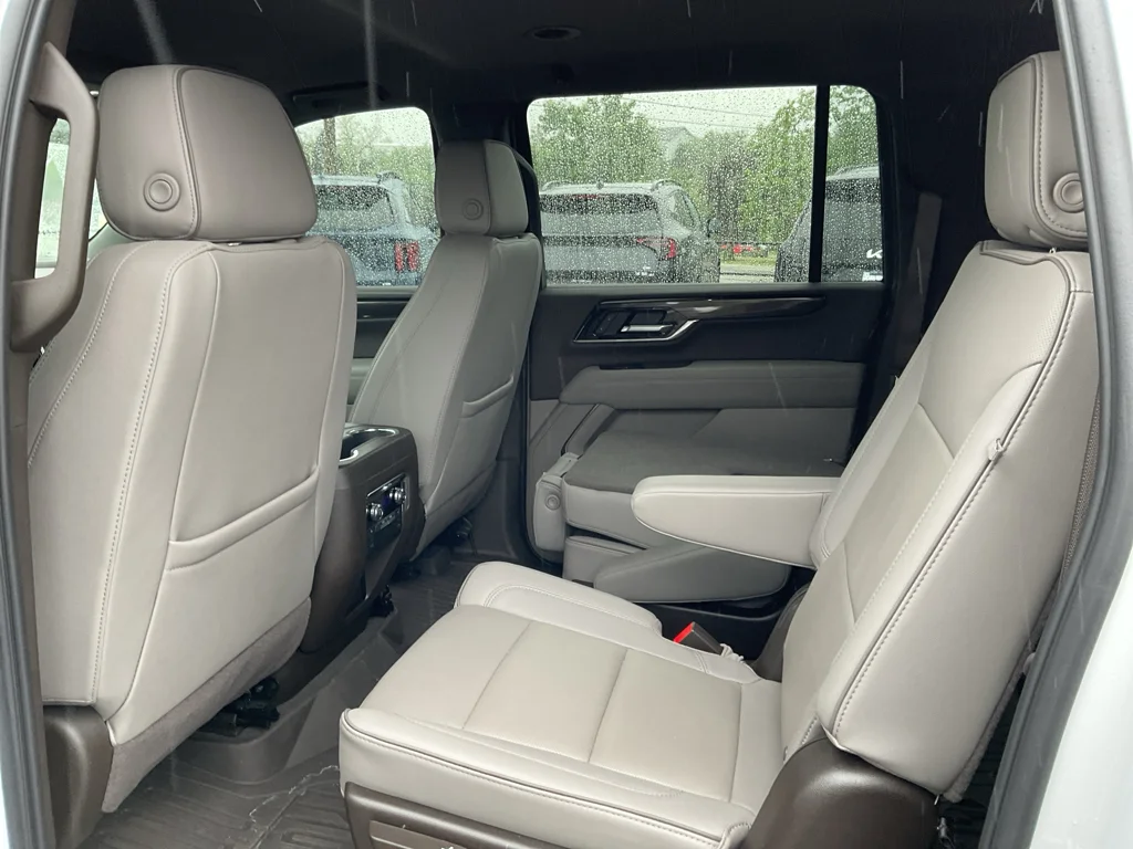 Used 2025 Summit White GMC Elevation image 18