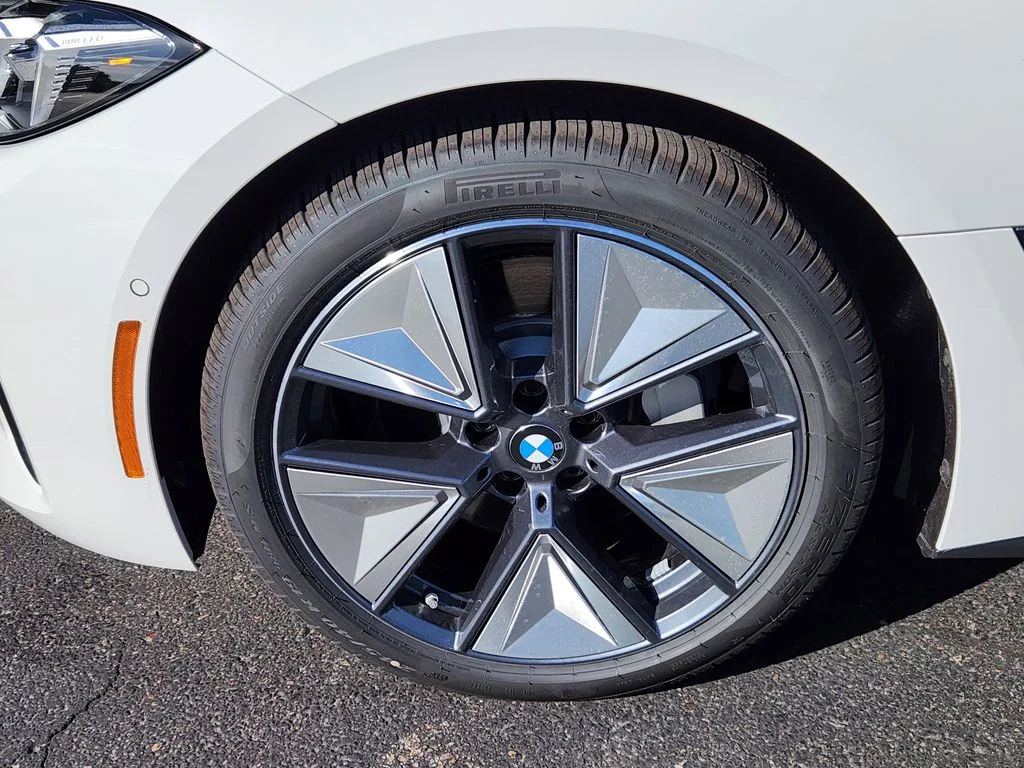 New 2026 Alpine White BMW xDrive40 image 7