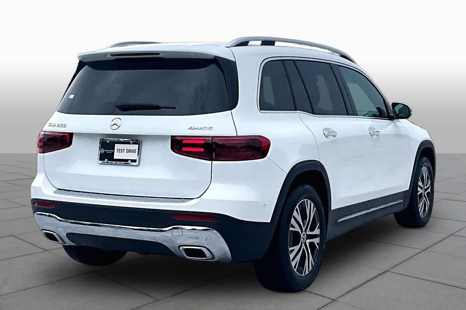 Certified Used 2025 Polar White Mercedes-Benz GLB 250 image 13