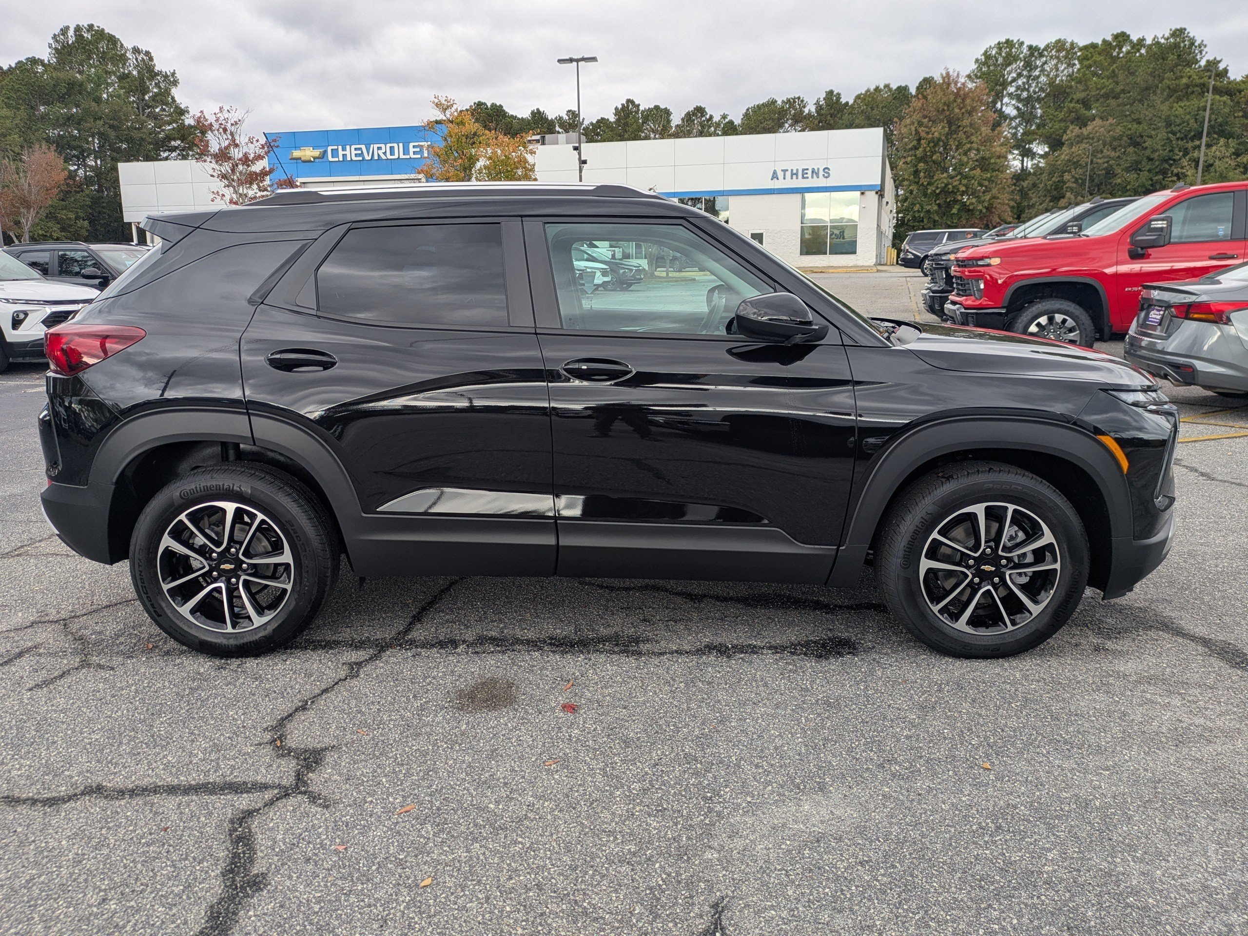 2026 Chevrolet Trailblazer LT photo 2