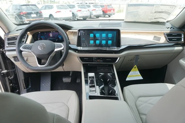 2024 Volkswagen Atlas SE w/Tech - Photo 21