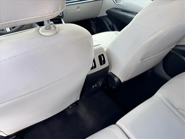 Used 2025 Green Hyundai SEL image 16