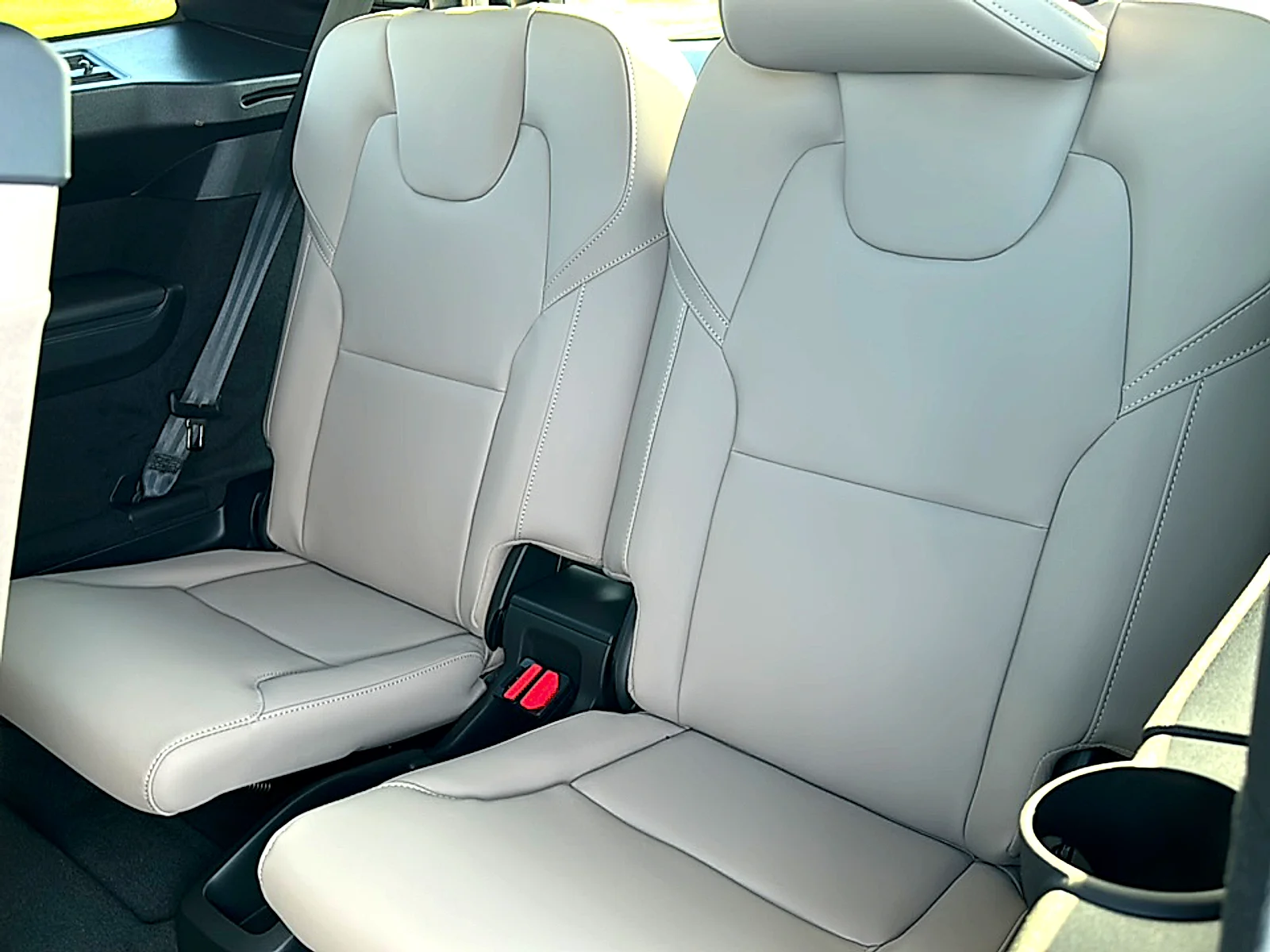 2025 Volvo XC90 Plus - Photo 17