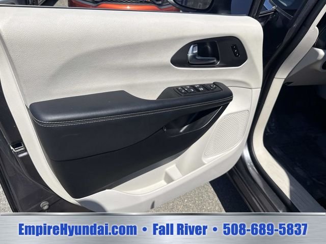 2023 Chrysler Pacifica Hybrid Touring L - Photo 19