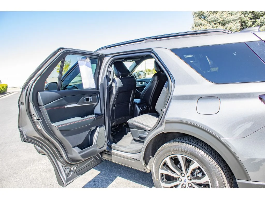 Used 2025 Carbonized Gray Metallic Ford ST-Line image 15