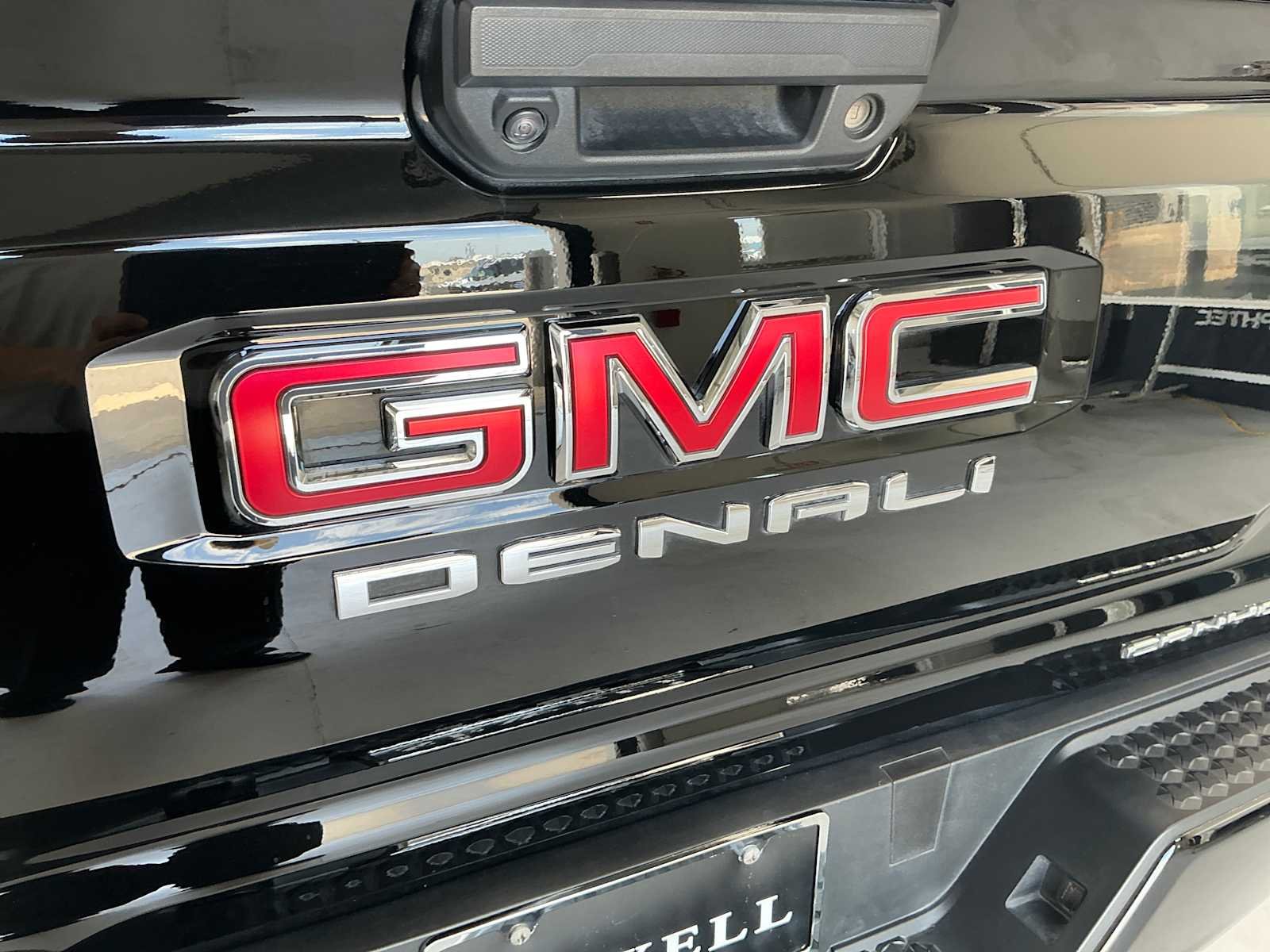 Used 2025 Onyx Black GMC 4WD Denali image 10