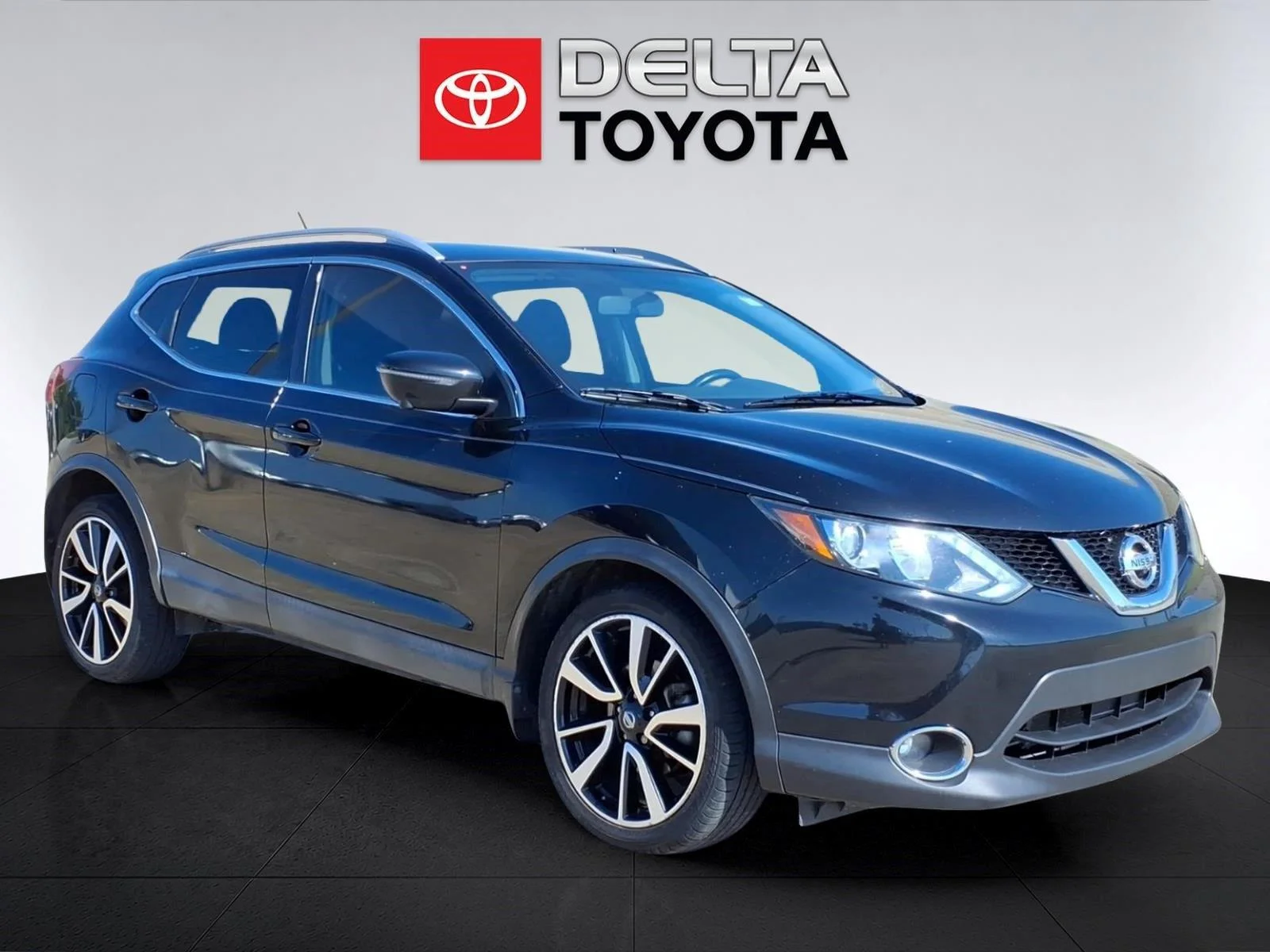 Used 2017 Magnetic Black Nissan SL image 7