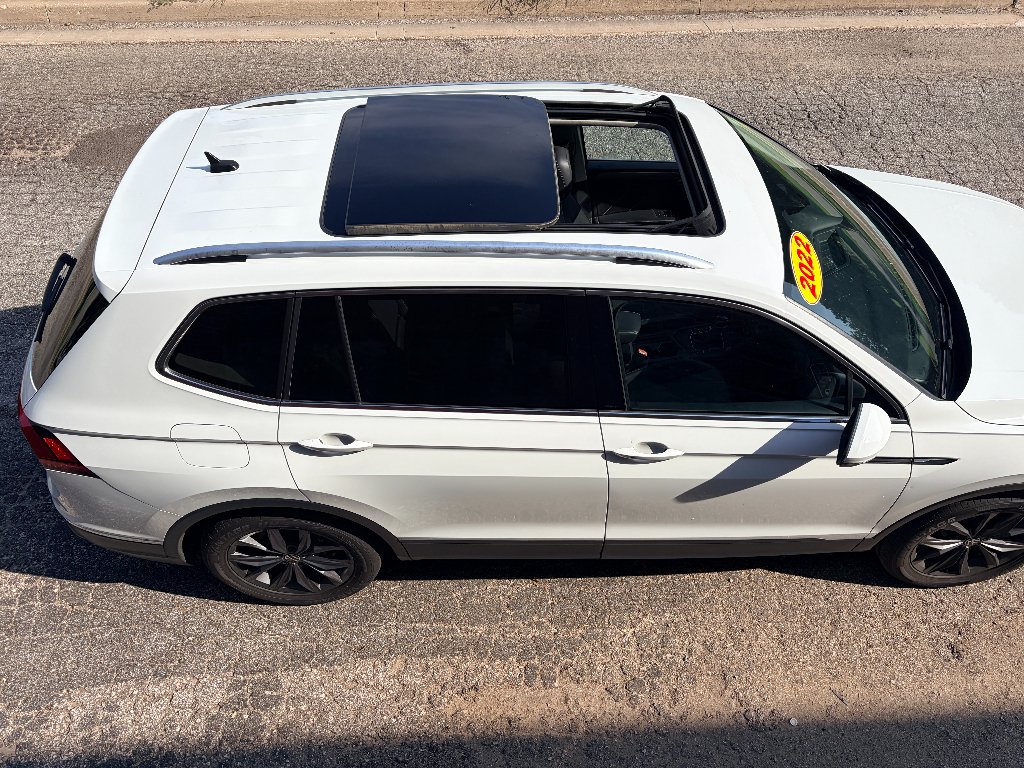Used 2022 Pure White Volkswagen SE image 9