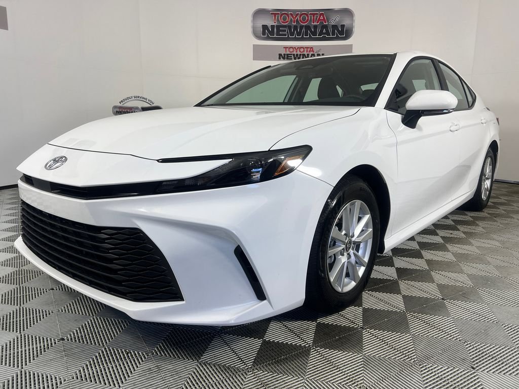 2025 Toyota Camry LE - Photo 7