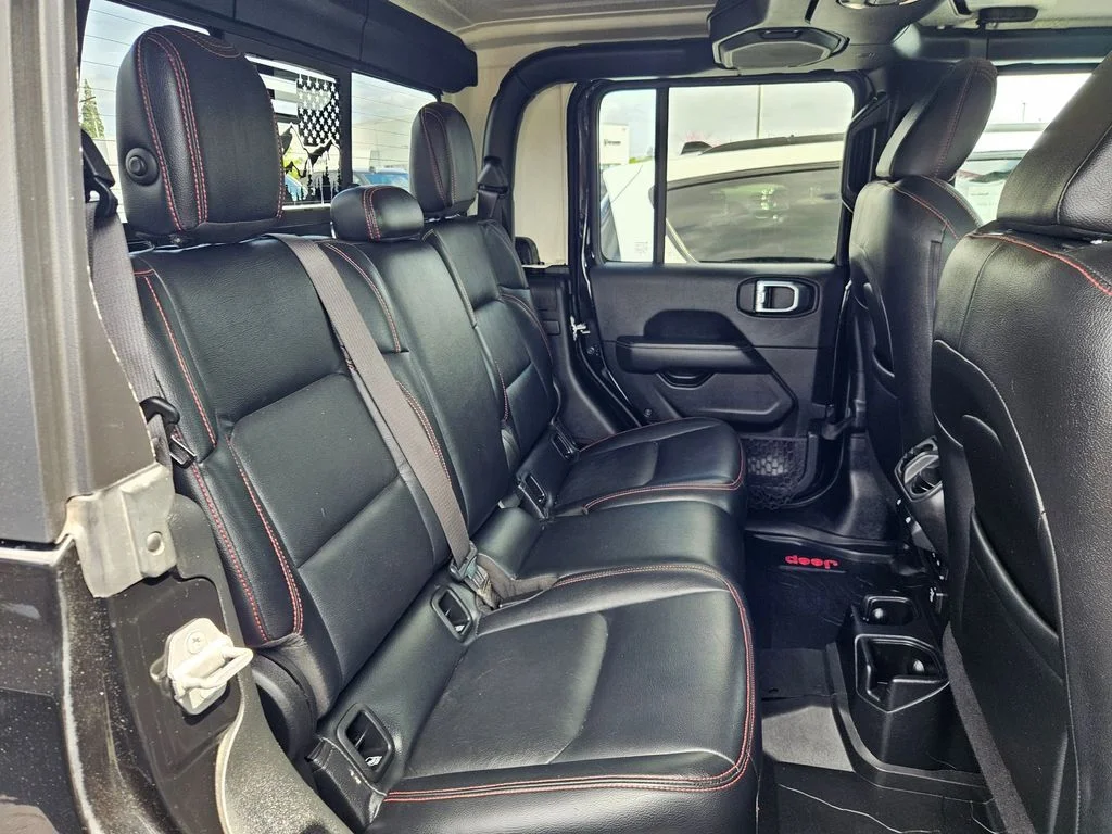 Used 2020 Black Clearcoat Jeep Overland image 28