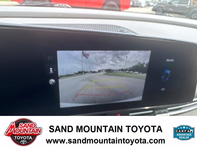 Used 2025 White Hyundai SEL Convenience image 22