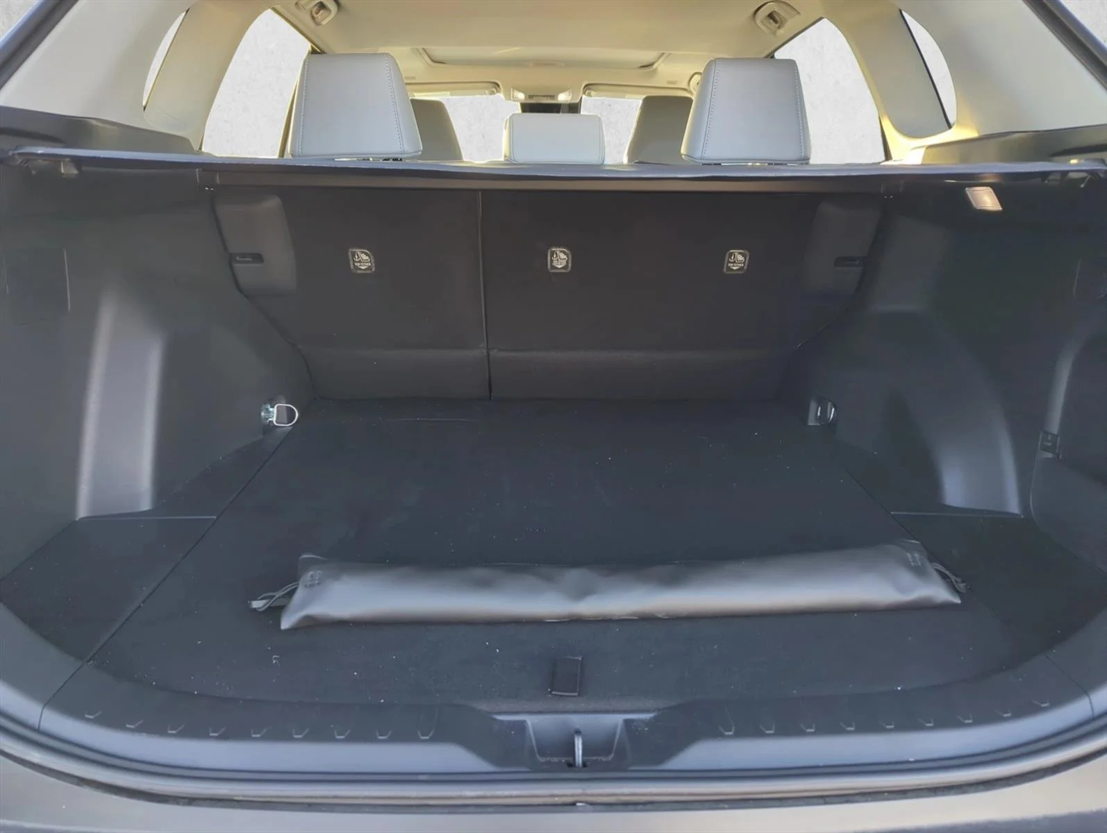 Used 2024 Wind Chill Pearl Toyota XLE Premium image 5