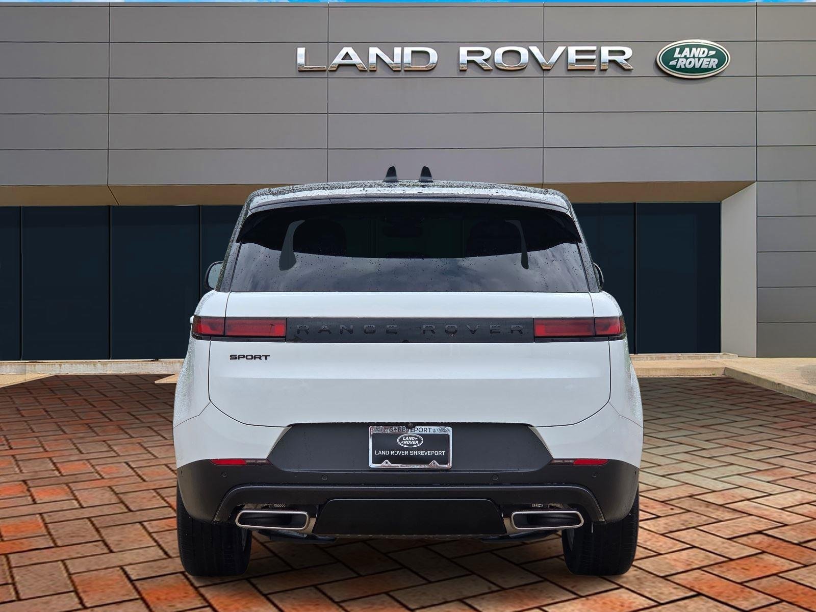 Used 2025 Fuji White Land Rover SE image 5