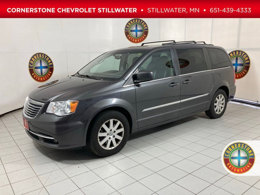 2015 Chrysler Town & Country Touring's photo