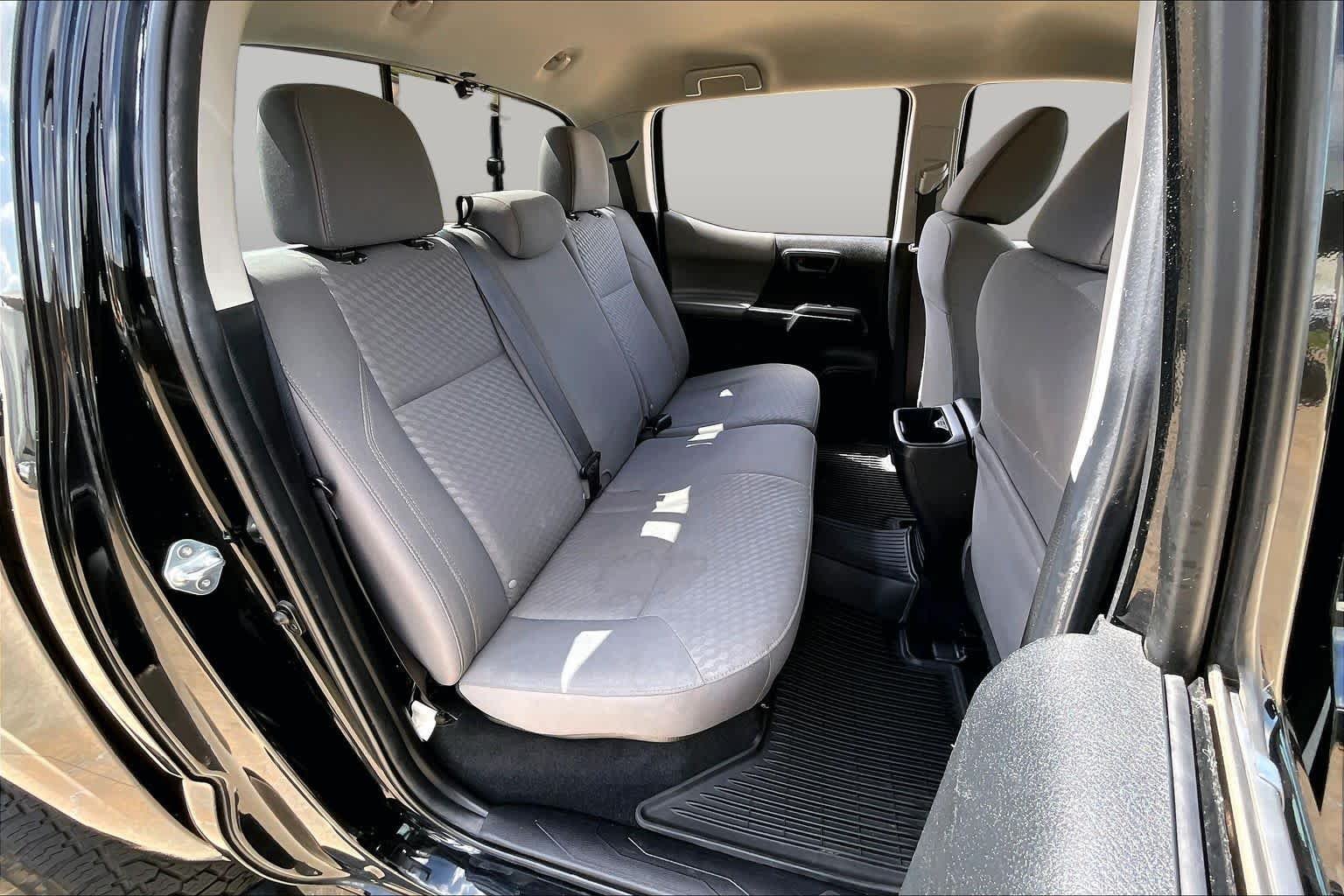 Used 2022 Midnight Black Metallic Toyota SR image 18