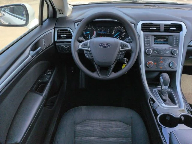 Used 2016 Oxford White Ford SE image 15