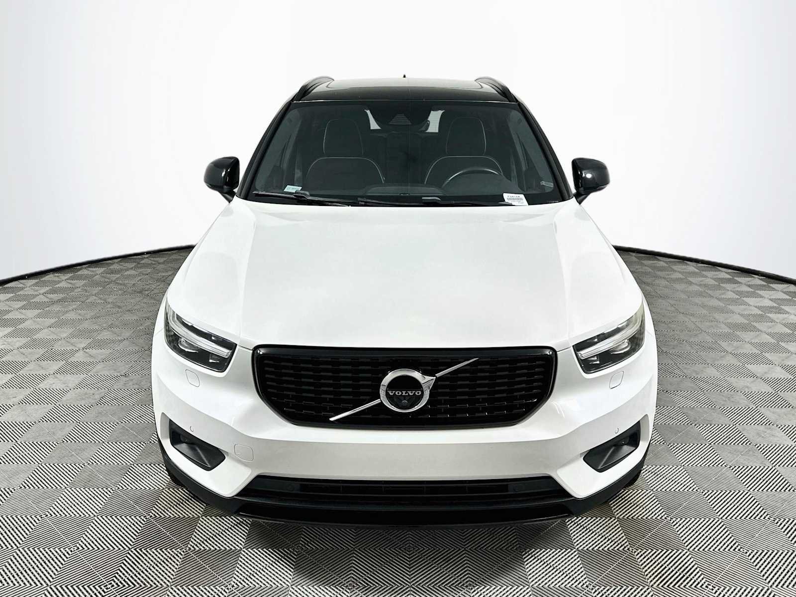 Used 2020 CRYSTAL WHITE MET Volvo R-Design image 2