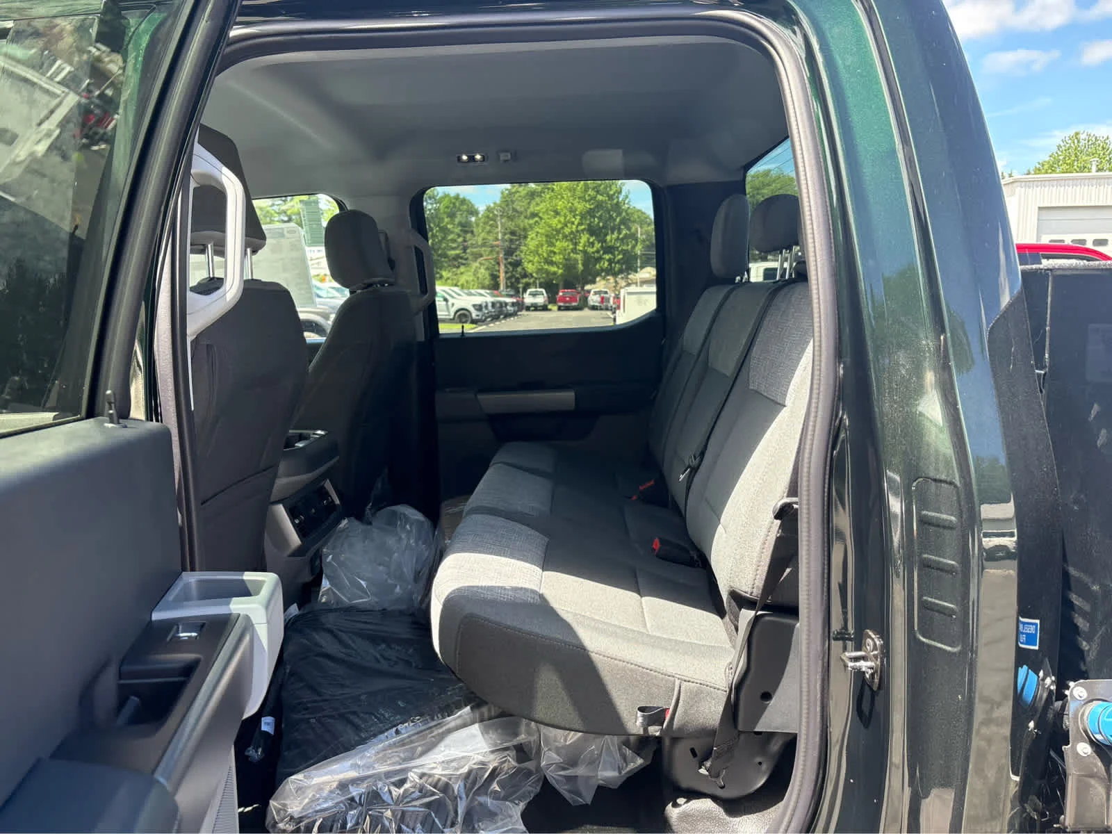 2025 Ford F-350 Super Duty Chassis Cab XLT - Photo 25