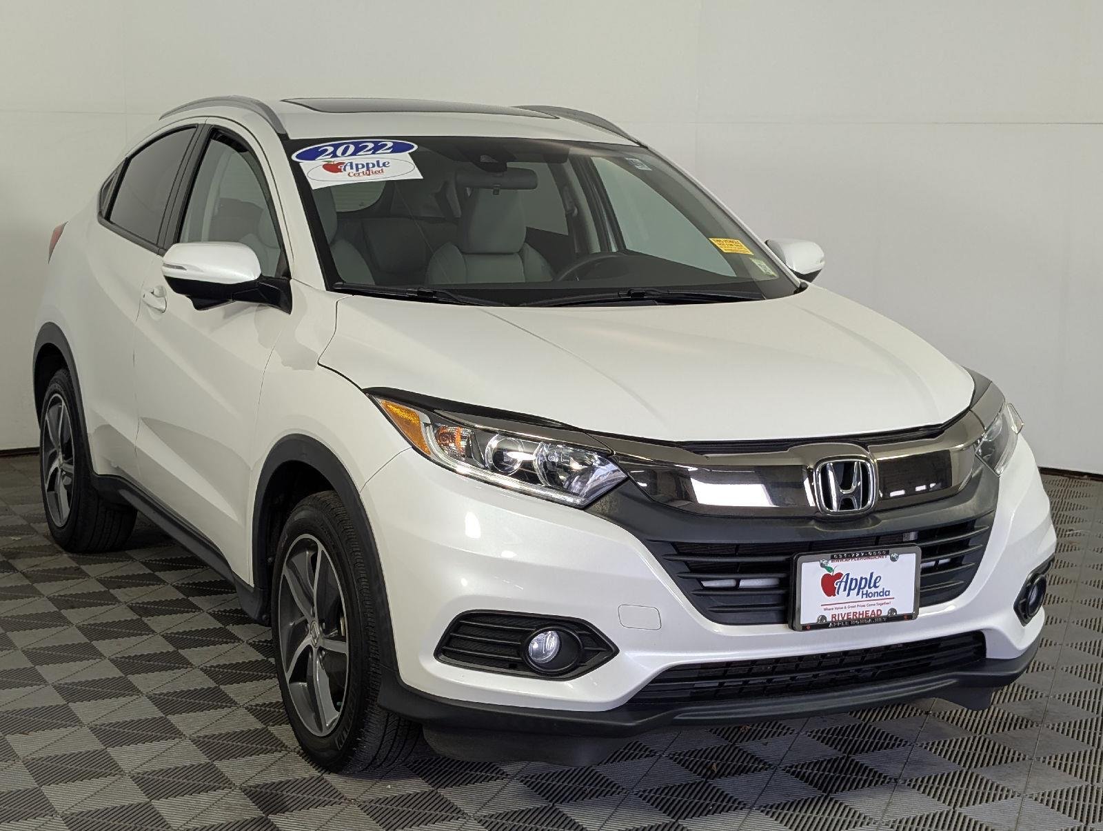 Used 2022 Platinum White Pearl Honda EX image 1