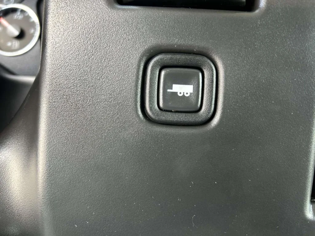 New 2026 Summit White GMC Work Van image 23