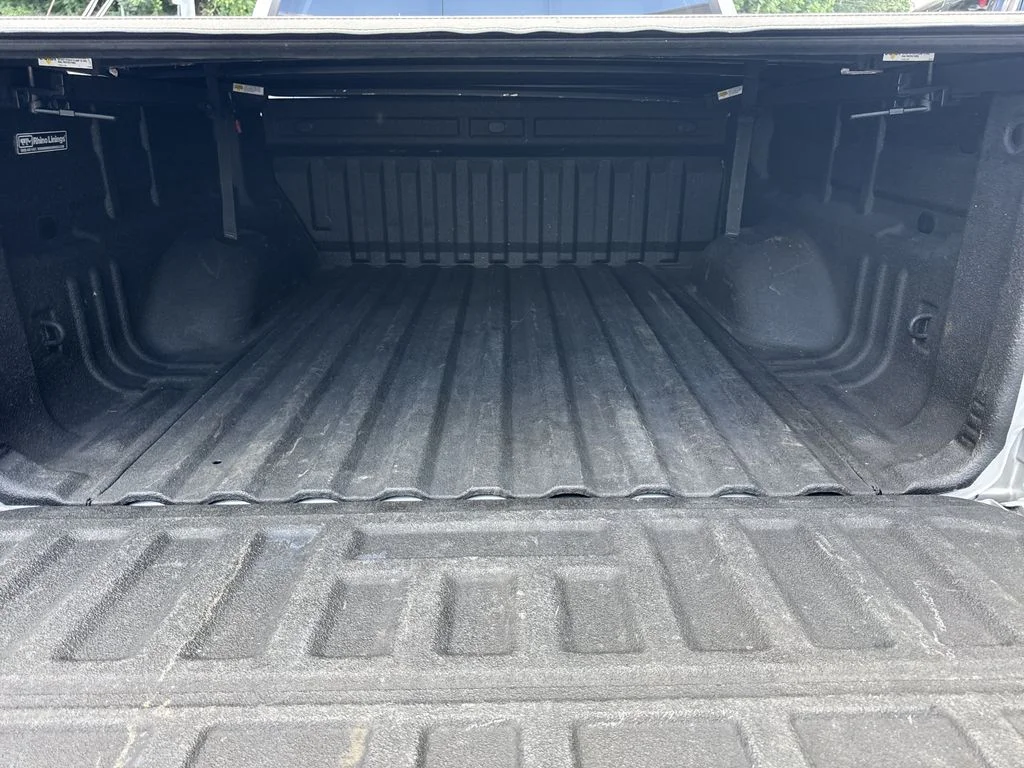 Used 2017 Silver GMC SLT image 31