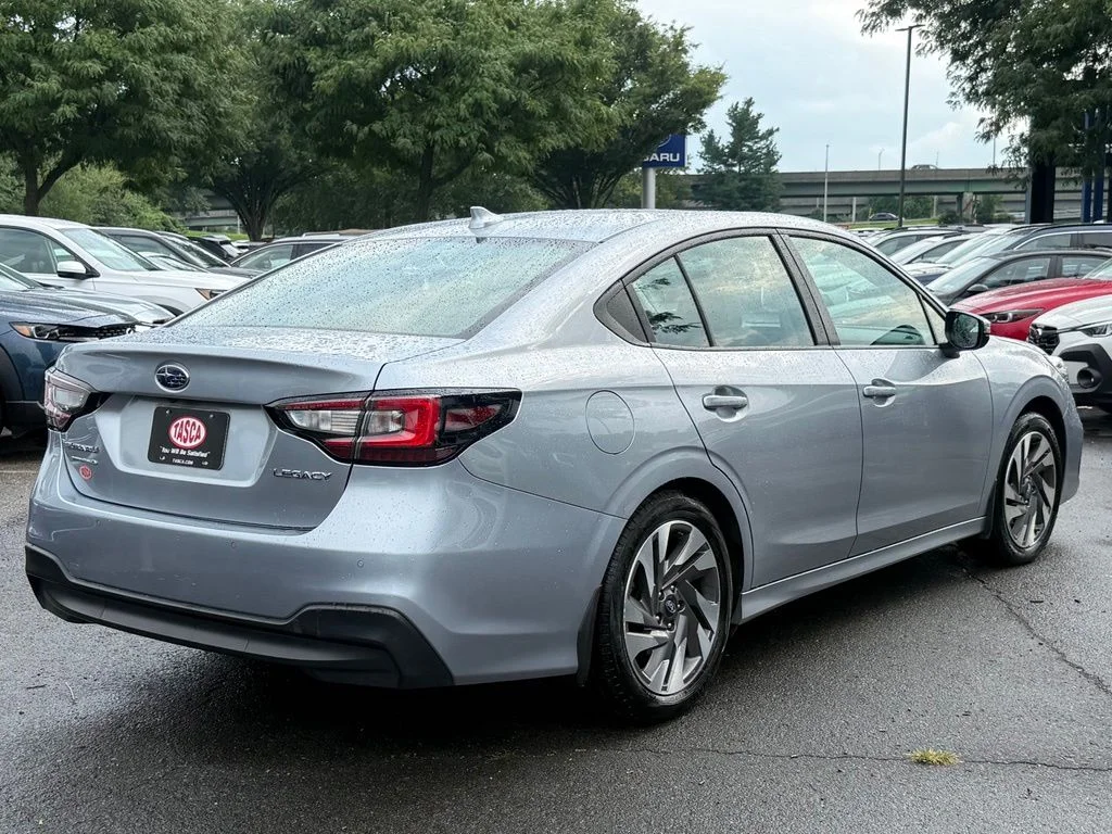 Used 2024 Ice Silver Metallic Subaru Limited image 8