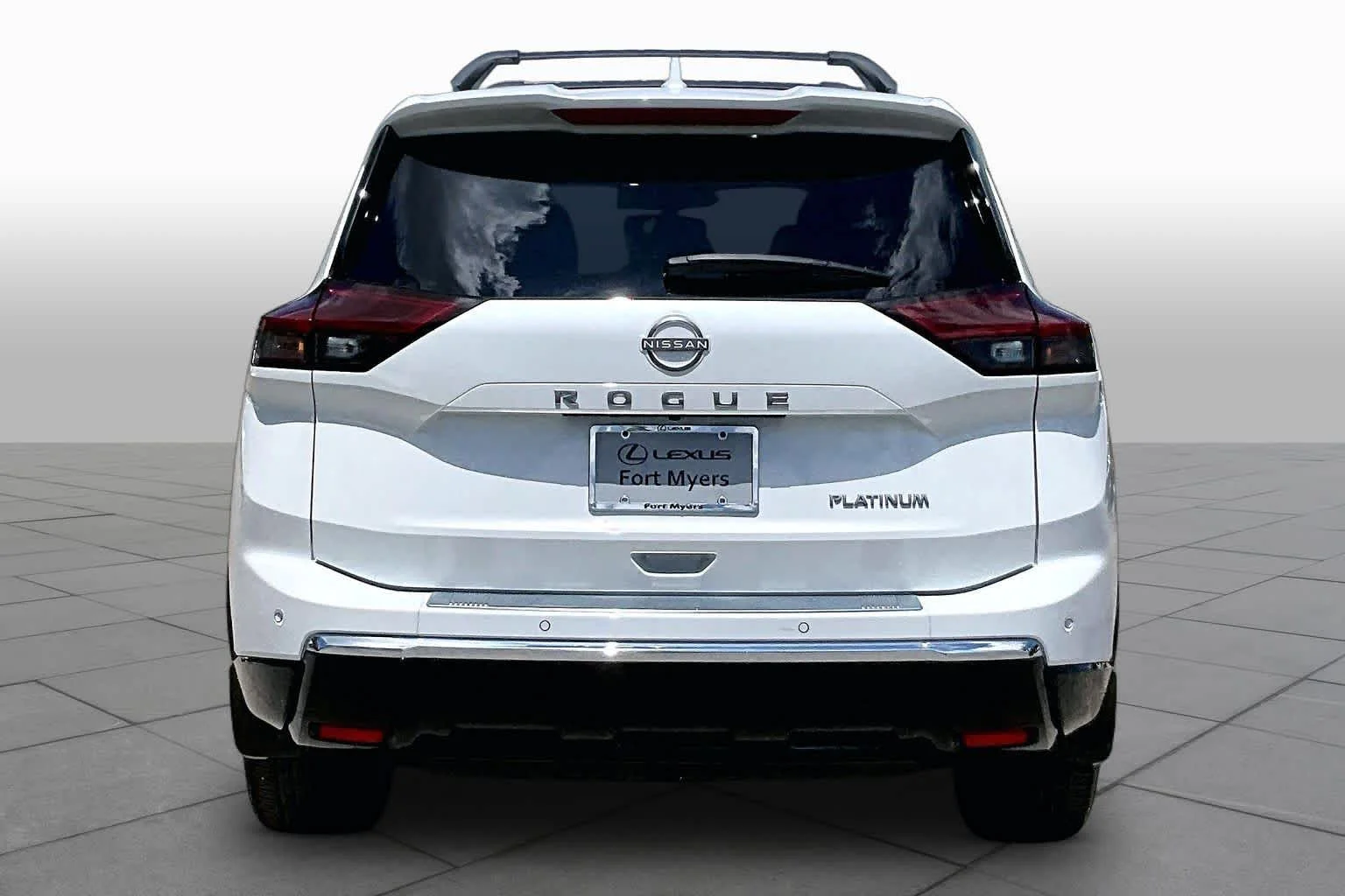 Used 2025 Everest White Pearl Nissan Platinum image 5